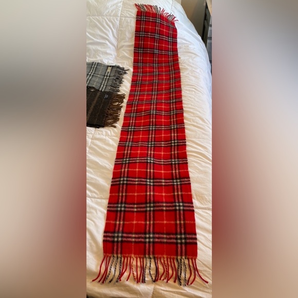 Burberry 100% Cashmere Red Novacheck Scarf - Picture 2 of 3